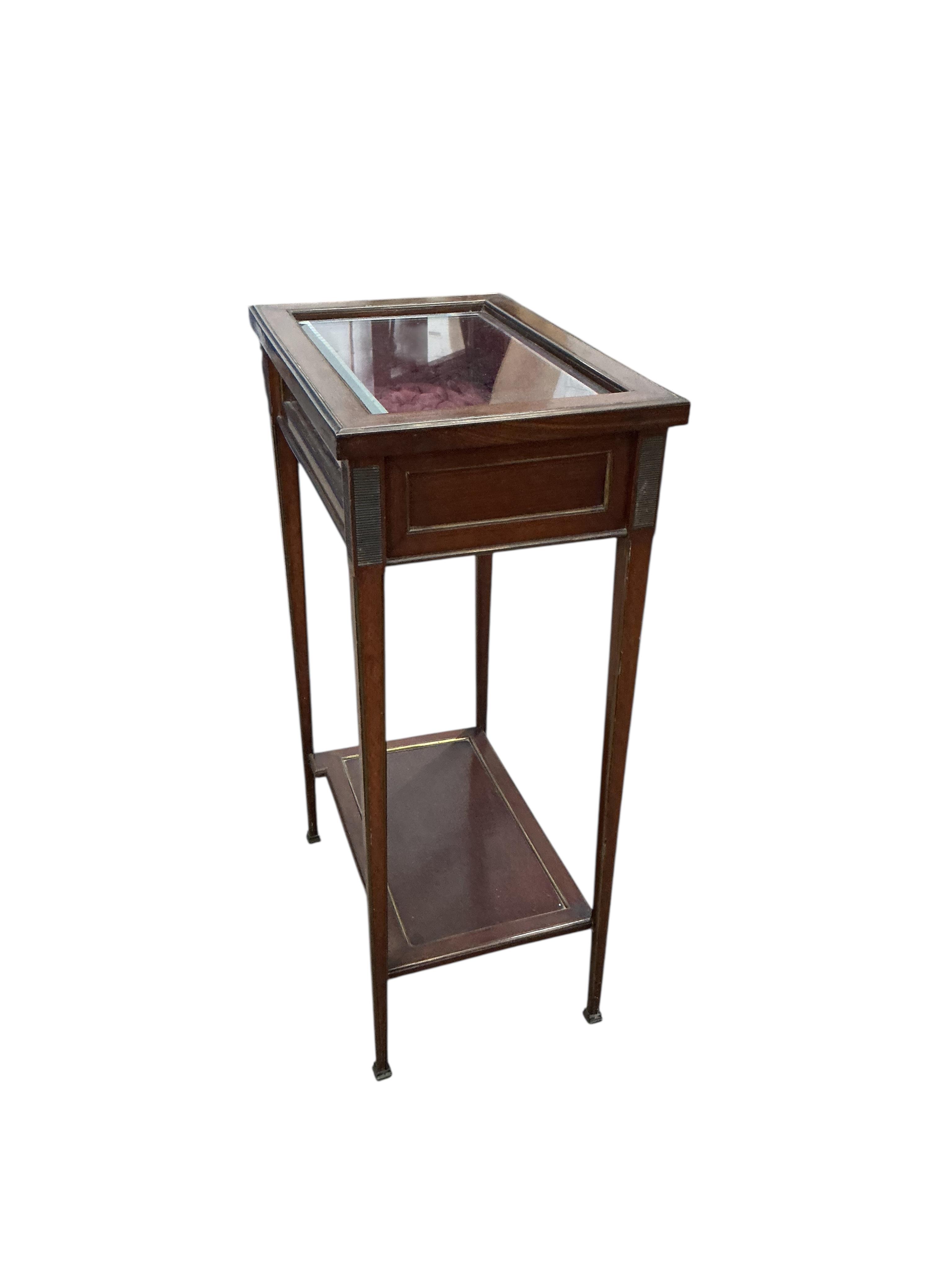 An early 20th century French brass mounted mahogany bijouterie table, label affixed inside reading: 26 Rue de Charonne, Passage de L'Homme. E. Mougin, width 43cm, depth 28cm, height 70cm